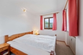 Schlafzimmer - „Attraktive 2-Zimmer-Wohnung mit Balkon in Hammer bei Siegsdorf, zu verkaufen“