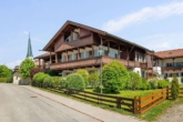 Ansicht mit Balkon - „Attraktive 2-Zimmer-Wohnung mit Balkon in Hammer bei Siegsdorf, zu verkaufen“