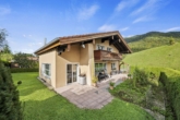 Ansicht Süd West - Großzügige Erdgeschosswohnung mit Garten und Garage, im Herzen von Ruhpolding!
