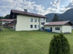 Bild - Eine besondere Lage, Zweifamilienhaus mit ausgebautem Dachboden, Berg- und Weitblick in Ruhpolding!